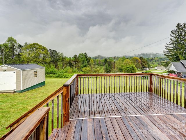 123 Big Oak Road, Hendersonville, NC 28792