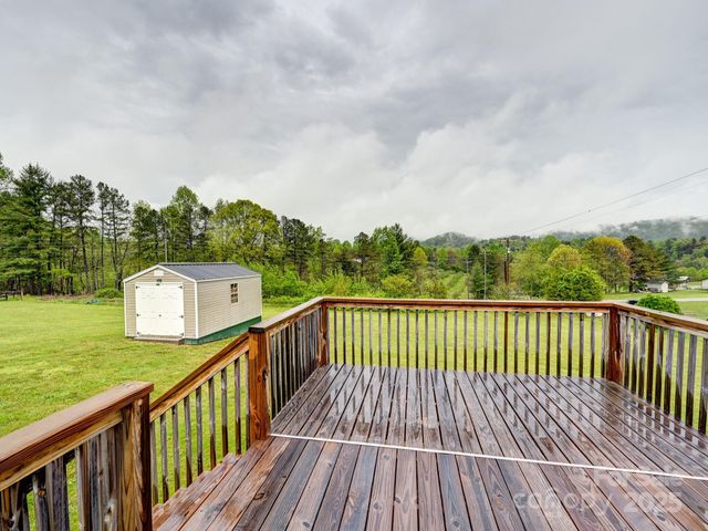 123 Big Oak Road, Hendersonville, NC 28792