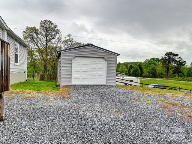 123 Big Oak Road, Hendersonville, NC 28792