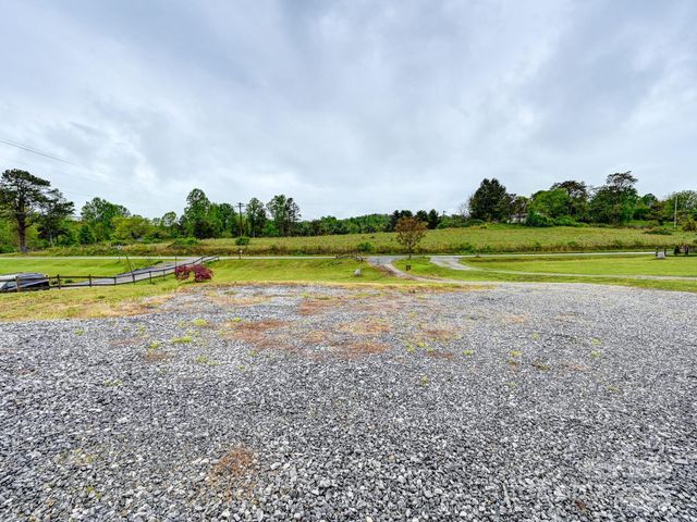 123 Big Oak Road, Hendersonville, NC 28792