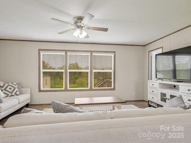 123 Big Oak Road, Hendersonville, NC 28792