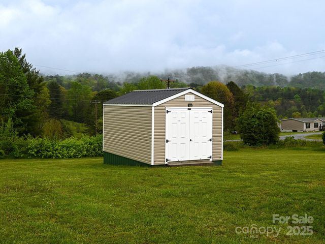 123 Big Oak Road, Hendersonville, NC 28792