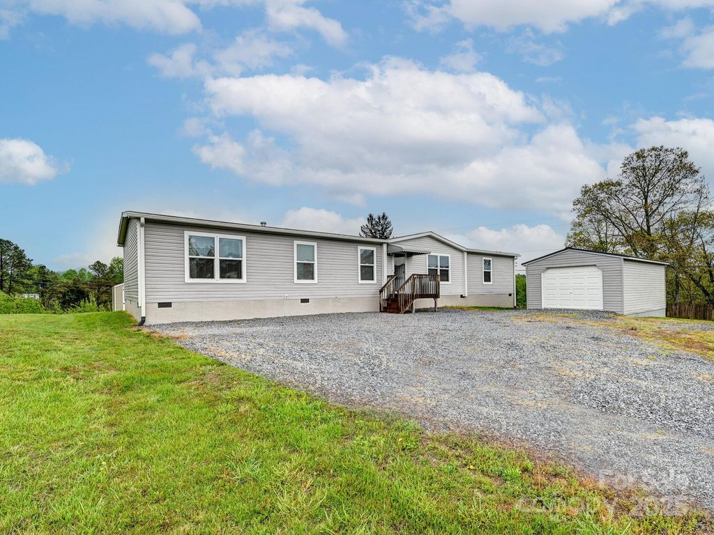 123 Big Oak Road, Hendersonville, NC 28792
