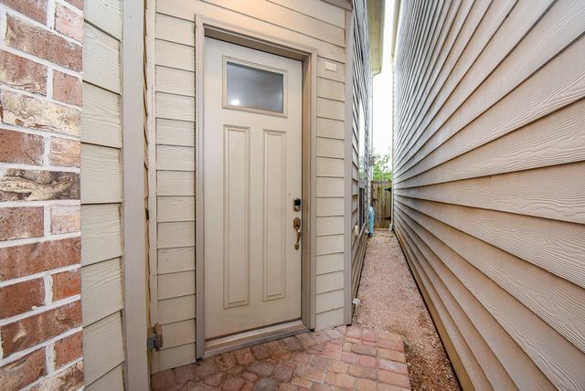 8413 Water Oak Pass Drive, Houston, TX 77055