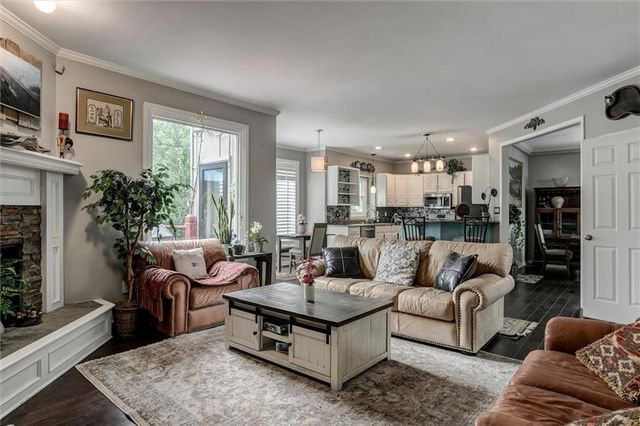 8910 W 132nd Terrace, Overland Park, KS 66213
