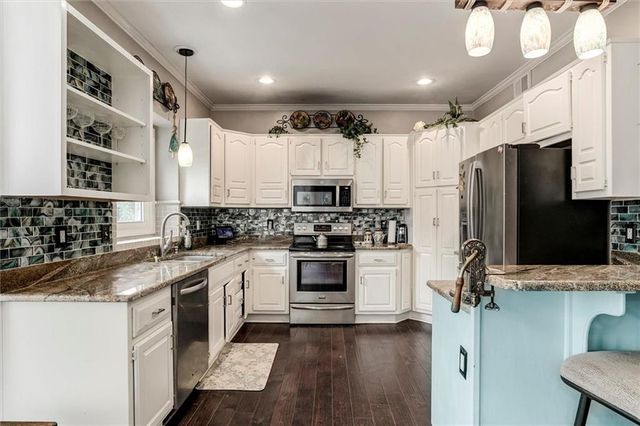 8910 W 132nd Terrace, Overland Park, KS 66213