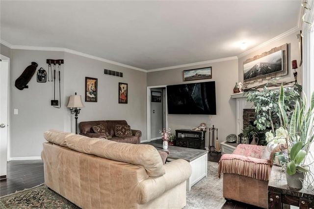 8910 W 132nd Terrace, Overland Park, KS 66213