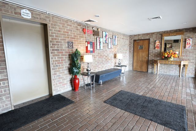 7 E CARRIAGEWAY Drive 408, Hazel Crest, IL 60429
