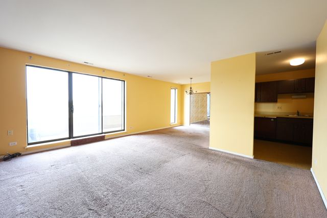 7 E CARRIAGEWAY Drive 408, Hazel Crest, IL 60429
