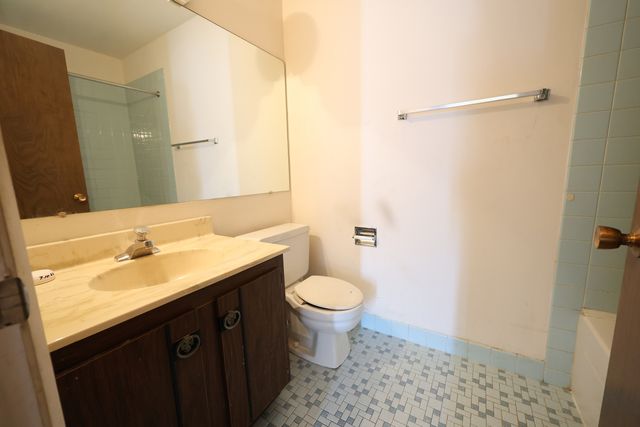 7 E CARRIAGEWAY Drive 408, Hazel Crest, IL 60429