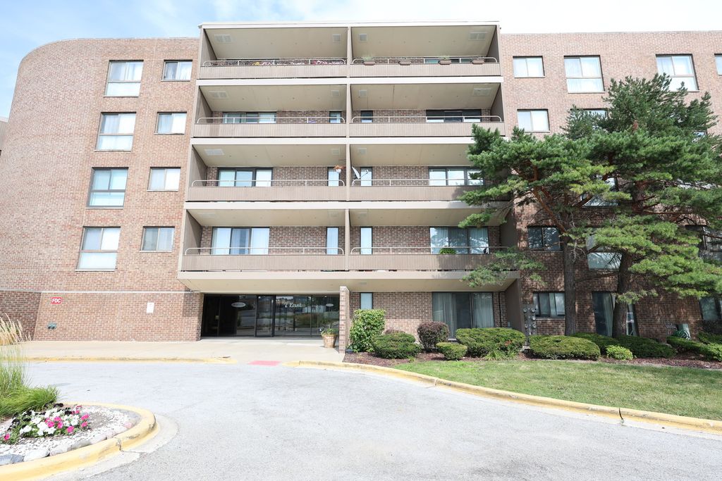 7 E CARRIAGEWAY Drive 408, Hazel Crest, IL 60429