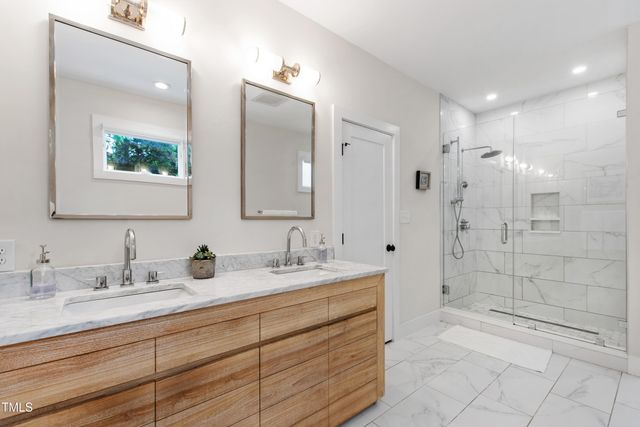 112 Meadowbrook Drive, Chapel Hill, NC 27514