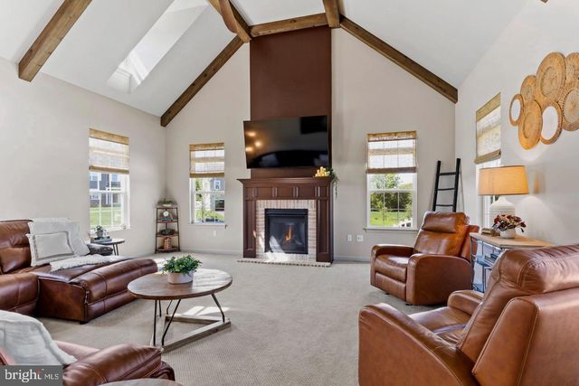 887 ASHFIELD DR, Carlisle, PA 17015