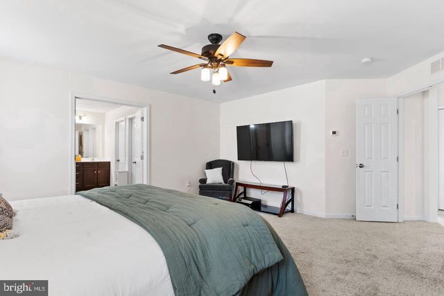 887 ASHFIELD DR, Carlisle, PA 17015