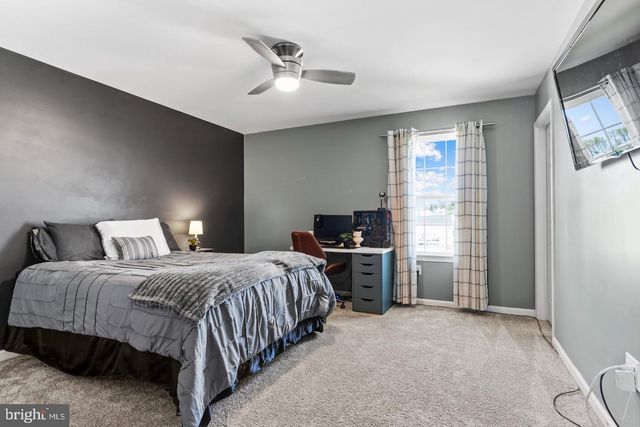 887 ASHFIELD DR, Carlisle, PA 17015
