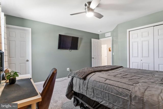 887 ASHFIELD DR, Carlisle, PA 17015