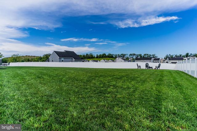 887 ASHFIELD DR, Carlisle, PA 17015