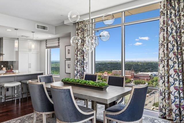 4242 Broadway APT 1704, San Antonio, TX 78209