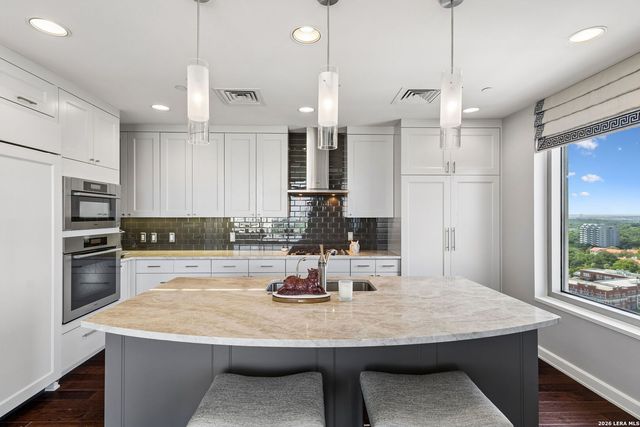 4242 Broadway APT 1704, San Antonio, TX 78209