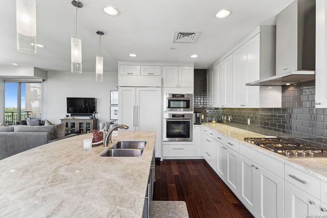 4242 Broadway APT 1704, San Antonio, TX 78209