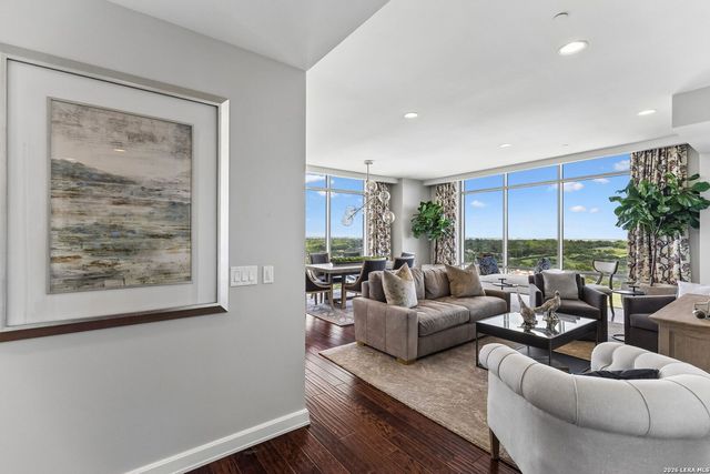 4242 Broadway APT 1704, San Antonio, TX 78209