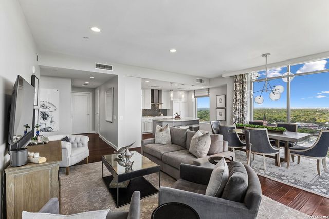 4242 Broadway APT 1704, San Antonio, TX 78209