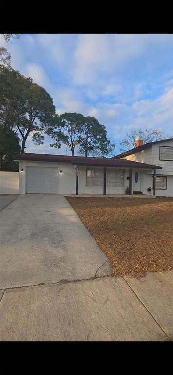 Image 5 of property listing at 7907 W HIAWATHA STREET, Tampa, FL 33615