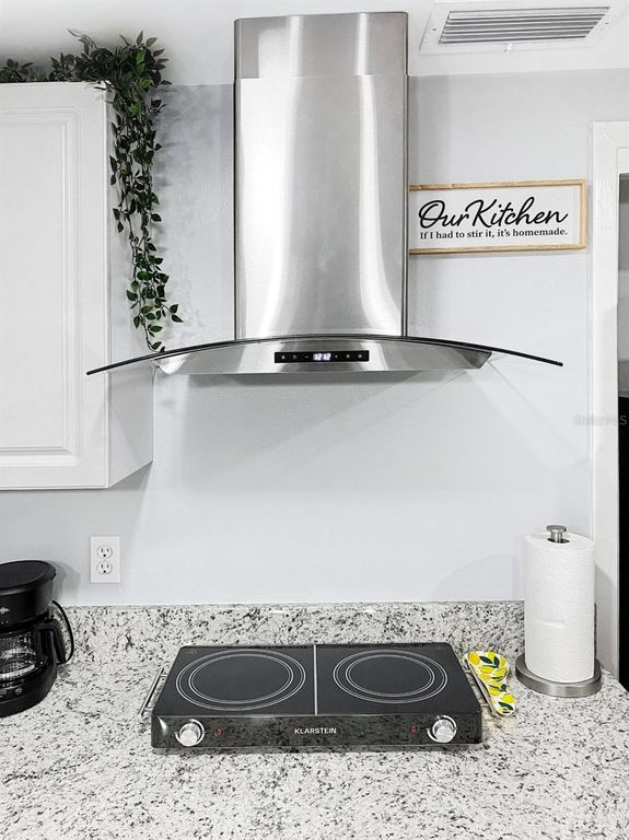 Image 41 of property listing at 7907 W HIAWATHA STREET, Tampa, FL 33615