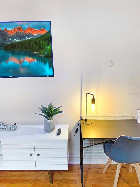 Image 10 of property listing at 7907 W HIAWATHA STREET, Tampa, FL 33615