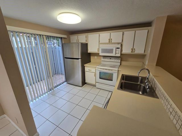 95 SW 3rd St, Pompano Beach, FL 33060