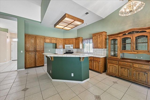 1165 Portola Valley Rd, Yuba City, CA 95993