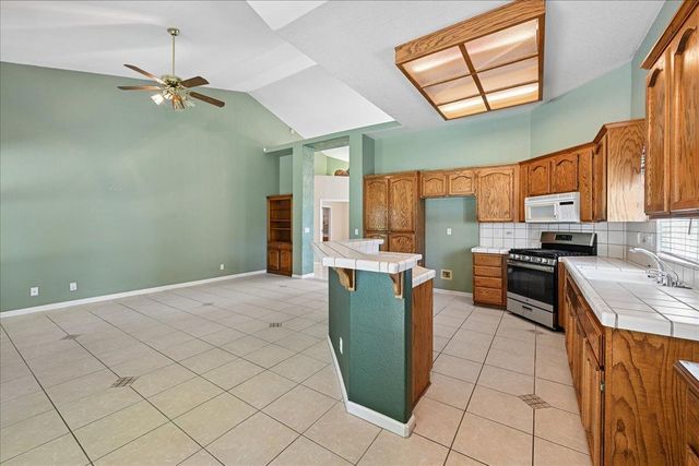 1165 Portola Valley Rd, Yuba City, CA 95993