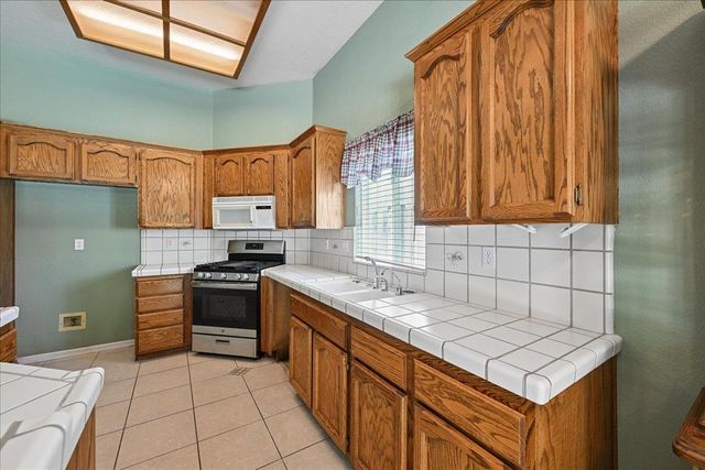 1165 Portola Valley Rd, Yuba City, CA 95993