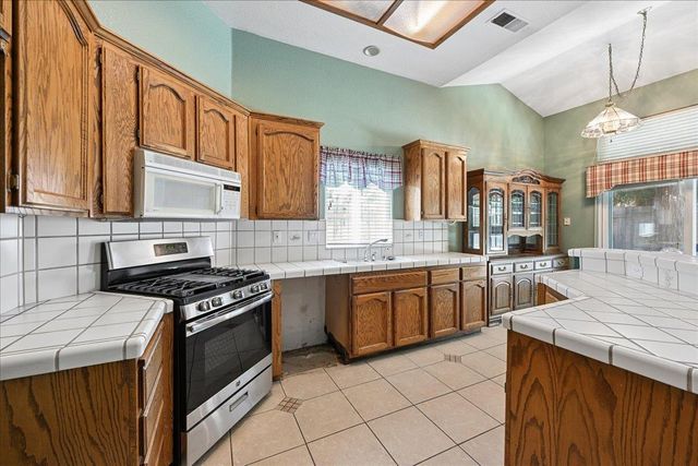 1165 Portola Valley Rd, Yuba City, CA 95993