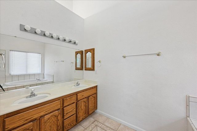 1165 Portola Valley Rd, Yuba City, CA 95993