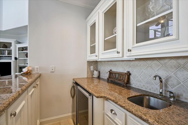 1554 Windsong Way, Tiki Island, TX 77554