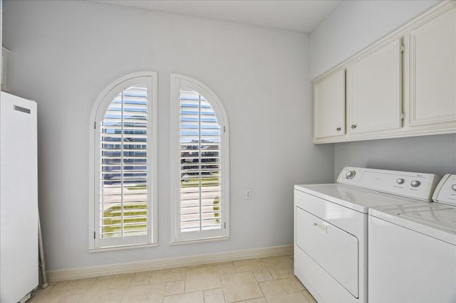 1554 Windsong Way, Tiki Island, TX 77554