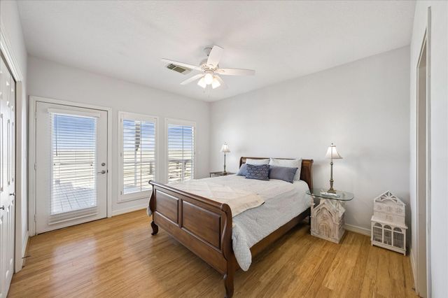 1554 Windsong Way, Tiki Island, TX 77554