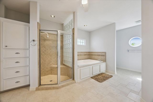 1554 Windsong Way, Tiki Island, TX 77554