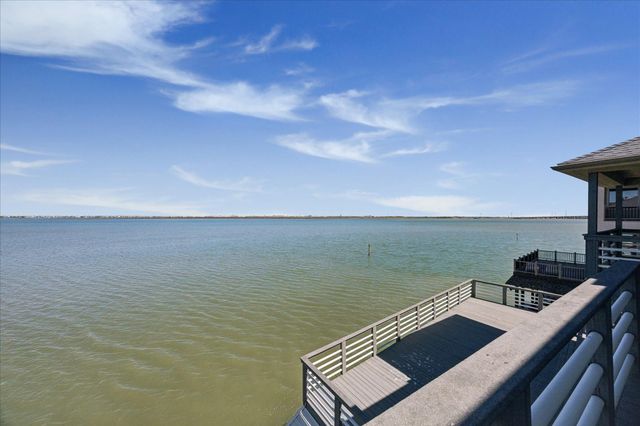1554 Windsong Way, Tiki Island, TX 77554
