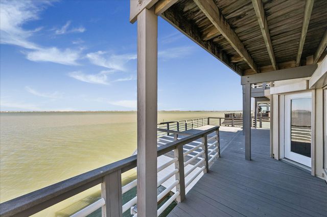 1554 Windsong Way, Tiki Island, TX 77554