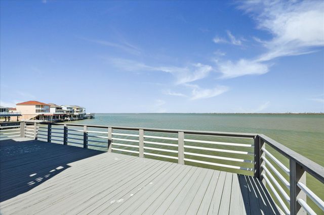 1554 Windsong Way, Tiki Island, TX 77554