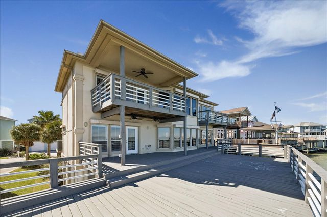 1554 Windsong Way, Tiki Island, TX 77554