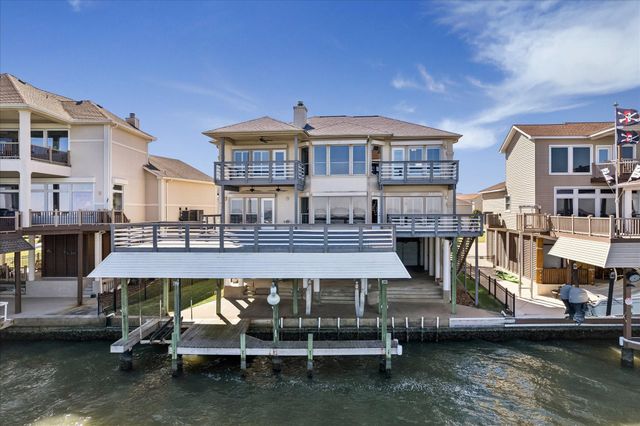 1554 Windsong Way, Tiki Island, TX 77554