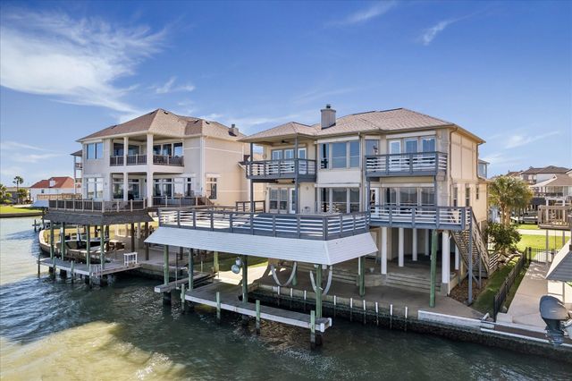 1554 Windsong Way, Tiki Island, TX 77554