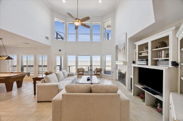 1554 Windsong Way, Tiki Island, TX 77554