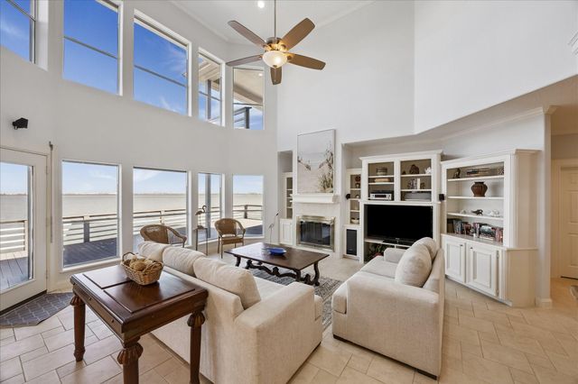 1554 Windsong Way, Tiki Island, TX 77554