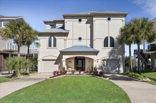 1554 Windsong Way, Tiki Island, TX 77554