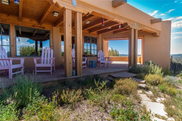 61 Three Rock Rd, Santa Fe, NM 87506