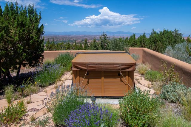 61 Three Rock Rd, Santa Fe, NM 87506